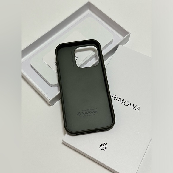 Rimowa Iphone Case Aluminum For Iphone 16 Pro Max TITANIUM - Picture 4 of 8